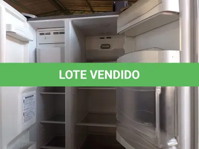LOTE 339 - 01 GELADEIRA 02 PORTAS ELECTROLUX EM AÇO ESCOVADO 127V. (NO ESTADO) ATENÇÃO! FAZER A VISITAÇÃO ANTES DE ARREMATAR, NÃO SABEMOS SE FUNCIONA. LEILÃO NÃO TEM GARANTIA E NEM DEVOLUÇÃO, SUJEITO A POSSÍVEIS AVARIAS VISÍVEIS/OCULTAS E/OU AUSÊNCIA DE COMPONENTES.