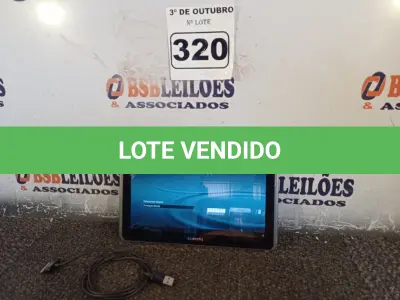 LOTE 320 - 01 TABLET SAMSUNG COM CABO. (NO ESTADO) ATENÇÃO! FAZER A VISITAÇÃO ANTES DE ARREMATAR, NÃO SABEMOS SE FUNCIONA. LEILÃO NÃO TEM GARANTIA E NEM DEVOLUÇÃO, SUJEITO A POSSÍVEIS AVARIAS VISÍVEIS/OCULTAS E/OU AUSÊNCIA DE COMPONENTES.