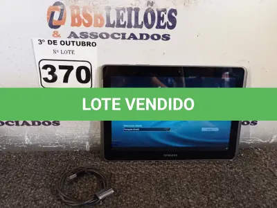 LOTE 370 - 01 TABLET SAMSUNG COM CABO. (NO ESTADO) ATENÇÃO! FAZER A VISITAÇÃO ANTES DE ARREMATAR, NÃO SABEMOS SE FUNCIONA. LEILÃO NÃO TEM GARANTIA E NEM DEVOLUÇÃO, SUJEITO A POSSÍVEIS AVARIAS VISÍVEIS/OCULTAS E/OU AUSÊNCIA DE COMPONENTES.