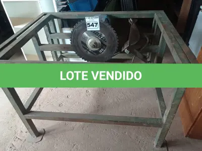 LOTE 547 - 01 SERRA DE BANCADA PARA MARCENARIA. (NO ESTADO) ATENÇÃO! FAZER A VISITAÇÃO ANTES DE ARREMATAR, NÃO SABEMOS SE FUNCIONA. LEILÃO NÃO TEM GARANTIA E NEM DEVOLUÇÃO, SUJEITO A POSSÍVEIS AVARIAS VISÍVEIS/OCULTAS E/OU AUSÊNCIA DE COMPONENTES.