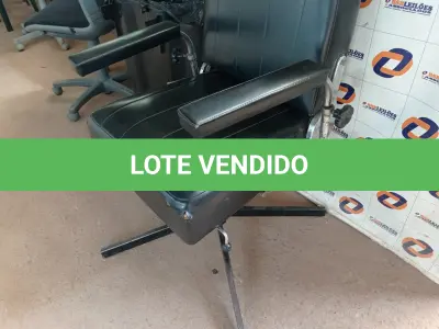 LOTE 600 - 01 CADEIRA DE BARBEIRO VINTAGE. (NO ESTADO) ATENÇÃO! FAZER A VISITAÇÃO ANTES DE ARREMATAR, NÃO SABEMOS SE FUNCIONA. LEILÃO NÃO TEM GARANTIA E NEM DEVOLUÇÃO, SUJEITO A POSSÍVEIS AVARIAS VISÍVEIS/OCULTAS E/OU AUSÊNCIA DE COMPONENTES.