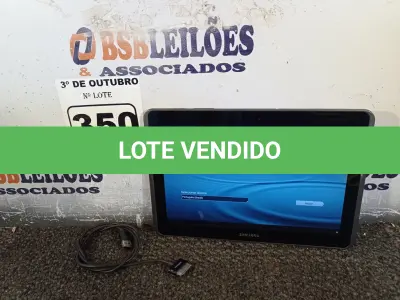 LOTE 350 - 01 TABLET SAMSUNG COM CABO. (NO ESTADO) ATENÇÃO! FAZER A VISITAÇÃO ANTES DE ARREMATAR, NÃO SABEMOS SE FUNCIONA. LEILÃO NÃO TEM GARANTIA E NEM DEVOLUÇÃO, SUJEITO A POSSÍVEIS AVARIAS VISÍVEIS/OCULTAS E/OU AUSÊNCIA DE COMPONENTES.