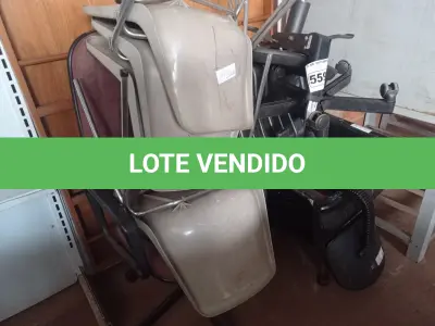 LOTE 559 - 01 PAINEL EM MADEIRA E VÁRIAS CADEIRAS DE ESCRITÓRIO MARCAS E MODELOS DIVERSOS. (NO ESTADO) ATENÇÃO! FAZER A VISITAÇÃO ANTES DE ARREMATAR, NÃO SABEMOS SE FUNCIONA. LEILÃO NÃO TEM GARANTIA E NEM DEVOLUÇÃO, SUJEITO A POSSÍVEIS AVARIAS VISÍVEIS/OCULTAS E/OU AUSÊNCIA DE COMPONENTES.