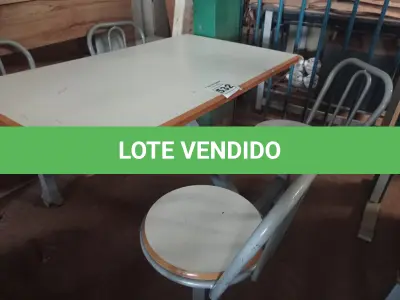 LOTE 532 - 01 MESA PARA LANCHONETE. (NO ESTADO) ATENÇÃO! FAZER A VISITAÇÃO ANTES DE ARREMATAR, NÃO SABEMOS SE FUNCIONA. LEILÃO NÃO TEM GARANTIA E NEM DEVOLUÇÃO, SUJEITO A POSSÍVEIS AVARIAS VISÍVEIS/OCULTAS E/OU AUSÊNCIA DE COMPONENTES.
