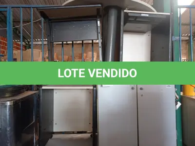 LOTE 456 - 01 ARMÁRIO BAIXO COM 02 PORTAS, 02 MESAS E 02 BALCÕES BAIXOS. (NO ESTADO) ATENÇÃO! FAZER A VISITAÇÃO ANTES DE ARREMATAR, NÃO SABEMOS SE FUNCIONA. LEILÃO NÃO TEM GARANTIA E NEM DEVOLUÇÃO, SUJEITO A POSSÍVEIS AVARIAS VISÍVEIS/OCULTAS E/OU AUSÊNCIA DE COMPONENTES.