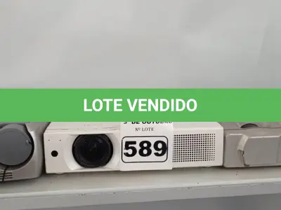 LOTE 589 - 03 PROJETORES MULTIMIDIA MARCAS E MODELOS DIVERSOS. (NO ESTADO) ATENÇÃO! FAZER A VISITAÇÃO ANTES DE ARREMATAR, NÃO SABEMOS SE FUNCIONA. LEILÃO NÃO TEM GARANTIA E NEM DEVOLUÇÃO, SUJEITO A POSSÍVEIS AVARIAS VISÍVEIS/OCULTAS E/OU AUSÊNCIA DE COMPONENTES.