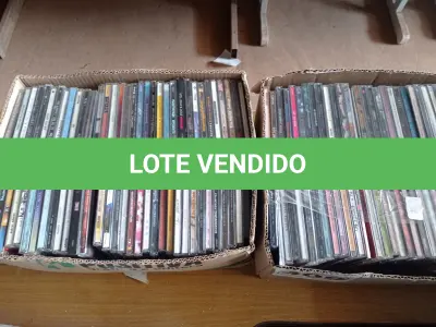 LOTE 409 - 01 LOTE COM GRANDE QUANTIDADE DE CDS TÍTULOS DIVERSOS. (NO ESTADO) ATENÇÃO! FAZER A VISITAÇÃO ANTES DE ARREMATAR, NÃO SABEMOS SE FUNCIONA. LEILÃO NÃO TEM GARANTIA E NEM DEVOLUÇÃO, SUJEITO A POSSÍVEIS AVARIAS VISÍVEIS/OCULTAS E/OU AUSÊNCIA DE COMPONENTES.