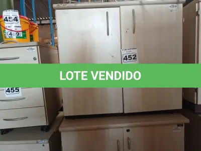 LOTE 452 - 02 ARMÁRIOS BAIXOS EM MADEIRA COM 02 PORTAS. (NO ESTADO) ATENÇÃO! FAZER A VISITAÇÃO ANTES DE ARREMATAR, NÃO SABEMOS SE FUNCIONA. LEILÃO NÃO TEM GARANTIA E NEM DEVOLUÇÃO, SUJEITO A POSSÍVEIS AVARIAS VISÍVEIS/OCULTAS E/OU AUSÊNCIA DE COMPONENTES.
