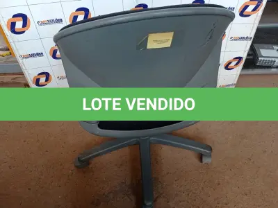 LOTE 622 - 01 CADEIRA DE ESCRITÓRIO COM BASE GIRATÓRIA. (NO ESTADO) ATENÇÃO! FAZER A VISITAÇÃO ANTES DE ARREMATAR, NÃO SABEMOS SE FUNCIONA. LEILÃO NÃO TEM GARANTIA E NEM DEVOLUÇÃO, SUJEITO A POSSÍVEIS AVARIAS VISÍVEIS/OCULTAS E/OU AUSÊNCIA DE COMPONENTES.