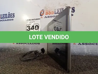 LOTE 340 - 01 TABLET SAMSUNG COM CABO. (NO ESTADO) ATENÇÃO! FAZER A VISITAÇÃO ANTES DE ARREMATAR, NÃO SABEMOS SE FUNCIONA. LEILÃO NÃO TEM GARANTIA E NEM DEVOLUÇÃO, SUJEITO A POSSÍVEIS AVARIAS VISÍVEIS/OCULTAS E/OU AUSÊNCIA DE COMPONENTES.