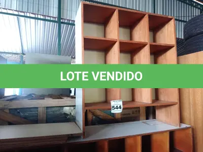 LOTE 544 - 02 ESCANINHOS EM MADEIRA. (NO ESTADO) ATENÇÃO! FAZER A VISITAÇÃO ANTES DE ARREMATAR, NÃO SABEMOS SE FUNCIONA. LEILÃO NÃO TEM GARANTIA E NEM DEVOLUÇÃO, SUJEITO A POSSÍVEIS AVARIAS VISÍVEIS/OCULTAS E/OU AUSÊNCIA DE COMPONENTES.