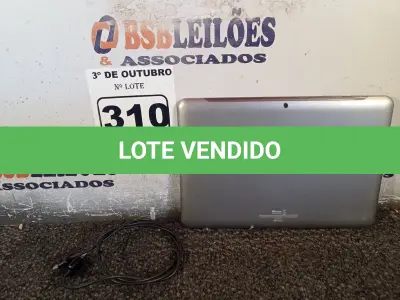 LOTE 310 - 01 TABLET SAMSUNG COM CABO. (NO ESTADO) ATENÇÃO! FAZER A VISITAÇÃO ANTES DE ARREMATAR, NÃO SABEMOS SE FUNCIONA. LEILÃO NÃO TEM GARANTIA E NEM DEVOLUÇÃO, SUJEITO A POSSÍVEIS AVARIAS VISÍVEIS/OCULTAS E/OU AUSÊNCIA DE COMPONENTES.