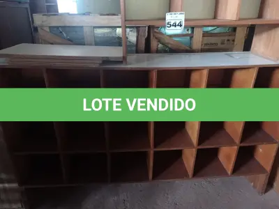 LOTE 544 - 02 ESCANINHOS EM MADEIRA. (NO ESTADO) ATENÇÃO! FAZER A VISITAÇÃO ANTES DE ARREMATAR, NÃO SABEMOS SE FUNCIONA. LEILÃO NÃO TEM GARANTIA E NEM DEVOLUÇÃO, SUJEITO A POSSÍVEIS AVARIAS VISÍVEIS/OCULTAS E/OU AUSÊNCIA DE COMPONENTES.