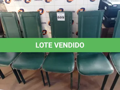 LOTE 609 - 06 CADEIRAS COM ESTRUTURA DE AÇO REVESTIDAS DE CORINO. (NO ESTADO) ATENÇÃO! FAZER A VISITAÇÃO ANTES DE ARREMATAR, NÃO SABEMOS SE FUNCIONA. LEILÃO NÃO TEM GARANTIA E NEM DEVOLUÇÃO, SUJEITO A POSSÍVEIS AVARIAS VISÍVEIS/OCULTAS E/OU AUSÊNCIA DE COMPONENTES.