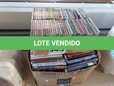 LOTE 343 - 01 LOTE COM VÁRIOS CDS E DVD’S TÍTULOS DIVERSOS. (NO ESTADO) ATENÇÃO! FAZER A VISITAÇÃO ANTES DE ARREMATAR, NÃO SABEMOS SE FUNCIONA. LEILÃO NÃO TEM GARANTIA E NEM DEVOLUÇÃO, SUJEITO A POSSÍVEIS AVARIAS VISÍVEIS/OCULTAS E/OU AUSÊNCIA DE COMPONENTES.