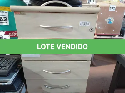 LOTE 359 - 02 GAVETEIROS EM MADEIRA SENDO 01 COM 04 GAVETAS. (NO ESTADO) ATENÇÃO! FAZER A VISITAÇÃO ANTES DE ARREMATAR, NÃO SABEMOS SE FUNCIONA. LEILÃO NÃO TEM GARANTIA E NEM DEVOLUÇÃO, SUJEITO A POSSÍVEIS AVARIAS VISÍVEIS/OCULTAS E/OU AUSÊNCIA DE COMPONENTES.