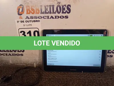 LOTE 310 - 01 TABLET SAMSUNG COM CABO. (NO ESTADO) ATENÇÃO! FAZER A VISITAÇÃO ANTES DE ARREMATAR, NÃO SABEMOS SE FUNCIONA. LEILÃO NÃO TEM GARANTIA E NEM DEVOLUÇÃO, SUJEITO A POSSÍVEIS AVARIAS VISÍVEIS/OCULTAS E/OU AUSÊNCIA DE COMPONENTES.
