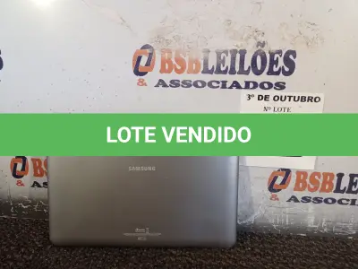 LOTE 530 - 01 TABLET SAMSUNG SEM CABO. (NO ESTADO) ATENÇÃO! FAZER A VISITAÇÃO ANTES DE ARREMATAR, NÃO SABEMOS SE FUNCIONA. LEILÃO NÃO TEM GARANTIA E NEM DEVOLUÇÃO, SUJEITO A POSSÍVEIS AVARIAS VISÍVEIS/OCULTAS E/OU AUSÊNCIA DE COMPONENTES.