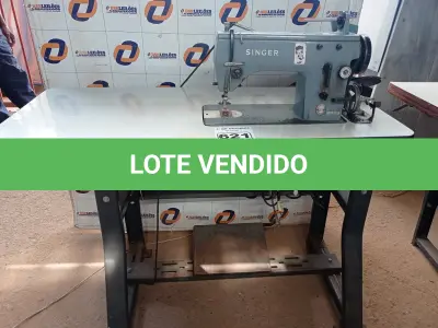 LOTE 621 - 01 MÁQUINA DE COSTURA MARCA SINGER. (NO ESTADO) ATENÇÃO! FAZER A VISITAÇÃO ANTES DE ARREMATAR, NÃO SABEMOS SE FUNCIONA. LEILÃO NÃO TEM GARANTIA E NEM DEVOLUÇÃO, SUJEITO A POSSÍVEIS AVARIAS VISÍVEIS/OCULTAS E/OU AUSÊNCIA DE COMPONENTES.