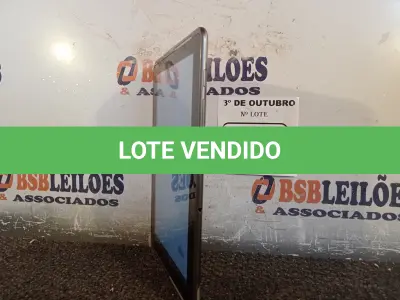 LOTE 530 - 01 TABLET SAMSUNG SEM CABO. (NO ESTADO) ATENÇÃO! FAZER A VISITAÇÃO ANTES DE ARREMATAR, NÃO SABEMOS SE FUNCIONA. LEILÃO NÃO TEM GARANTIA E NEM DEVOLUÇÃO, SUJEITO A POSSÍVEIS AVARIAS VISÍVEIS/OCULTAS E/OU AUSÊNCIA DE COMPONENTES.