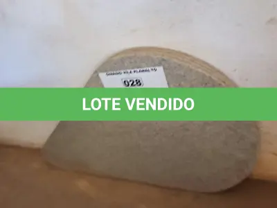 LOTE 028 - 04 PEDRAS NA COR CINZA (NO ESTADO, NÃO SABEMOS SE FUNCIONA. LEILÃO NÃO TEM GARANTIA E NEM DEVOLUÇÃO).