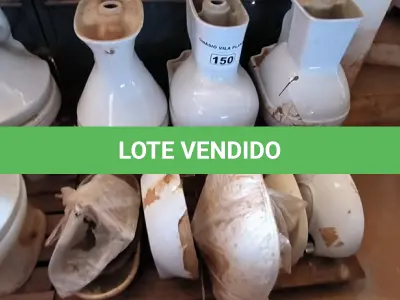 LOTE 150 - 06 VASOS SANITÁRIOS E 04 PIAS PARA BANHEIROS (NO ESTADO, NÃO SABEMOS SE FUNCIONA. LEILÃO NÃO TEM GARANTIA E NEM DEVOLUÇÃO).