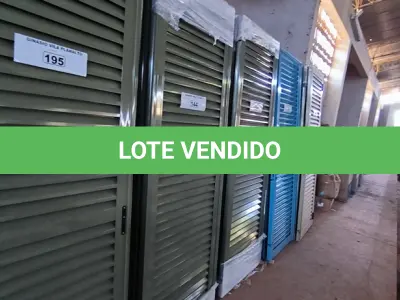 LOTE 144 - 02 PORTAS EM ALUMÍNIO 80X2,45 NA COR VERDE (NO ESTADO, NÃO SABEMOS SE FUNCIONA. LEILÃO NÃO TEM GARANTIA E NEM DEVOLUÇÃO).