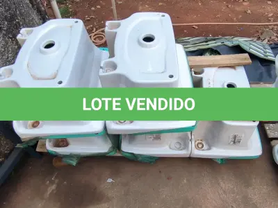 LOTE 001 - 01 LOTE COM 05 TANQUES PARA LAVANDERIA CELITE BRANCO (NO ESTADO, NÃO SABEMOS SE FUNCIONA. LEILÃO NÃO TEM GARANTIA E NEM DEVOLUÇÃO).