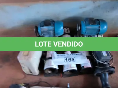 LOTE 165 - 01 LOTE COM MOTORES PARA PORTÃO E BOMBA PARA BANHEIRA (NO ESTADO, NÃO SABEMOS SE FUNCIONA. LEILÃO NÃO TEM GARANTIA E NEM DEVOLUÇÃO).