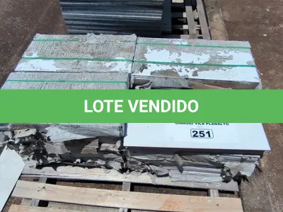 LOTE 251 - 22 CAIXAS DE REVESTIMENTO 30X60 GLACIER WHITER (NO ESTADO, NÃO SABEMOS SE FUNCIONA. LEILÃO NÃO TEM GARANTIA E NEM DEVOLUÇÃO).