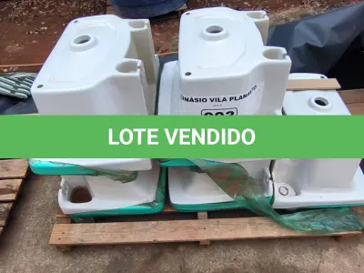 LOTE 003 - 01 LOTE COM 05 TANQUES PARA LAVANDERIA CELITE BRANCO (NO ESTADO, NÃO SABEMOS SE FUNCIONA. LEILÃO NÃO TEM GARANTIA E NEM DEVOLUÇÃO).