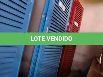 LOTE 132 - 02 PORTAS EM ALUMÍNIO 80X2,45 NA COR AZUL (NO ESTADO, NÃO SABEMOS SE FUNCIONA. LEILÃO NÃO TEM GARANTIA E NEM DEVOLUÇÃO).