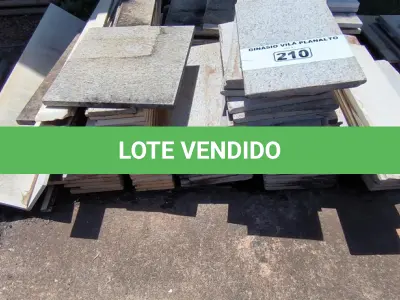 LOTE 210 - 01 LOTE COM RODAPÉS EM GRANITO TAMANHOS E CORES DIVERSAS (NO ESTADO, NÃO SABEMOS SE FUNCIONA. LEILÃO NÃO TEM GARANTIA E NEM DEVOLUÇÃO).