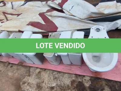 LOTE 017 - 01 LOTE COM 06 CAIXAS ACOPLADAS, 02 PIAS PARA LAVATÓRIO E 01 VASO SANITÁRIO (NO ESTADO, NÃO SABEMOS SE FUNCIONA. LEILÃO NÃO TEM GARANTIA E NEM DEVOLUÇÃO).