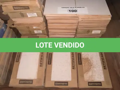 LOTE 100 - 01 LOTE COM REVESTIMENTOS BIANCOGRES 30X60 BIANCO (NO ESTADO, NÃO SABEMOS SE FUNCIONA. LEILÃO NÃO TEM GARANTIA E NEM DEVOLUÇÃO).