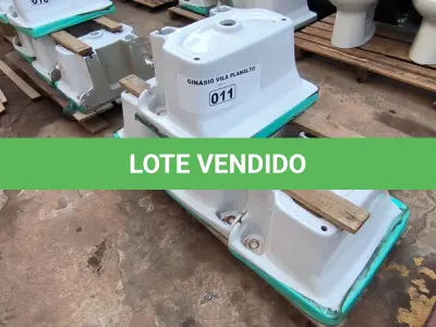 LOTE 011 - 01 LOTE COM 04 TANQUES PARA LAVANDERIA CELITE BRANCO (NO ESTADO, NÃO SABEMOS SE FUNCIONA. LEILÃO NÃO TEM GARANTIA E NEM DEVOLUÇÃO).