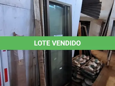 LOTE 183 - 04 PORTAS EM ALUMÍNIO COM VIDRO 90X2,44 (NO ESTADO, NÃO SABEMOS SE FUNCIONA. LEILÃO NÃO TEM GARANTIA E NEM DEVOLUÇÃO).