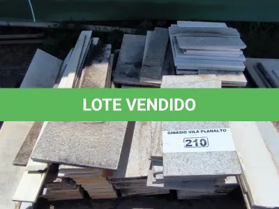 LOTE 210 - 01 LOTE COM RODAPÉS EM GRANITO TAMANHOS E CORES DIVERSAS (NO ESTADO, NÃO SABEMOS SE FUNCIONA. LEILÃO NÃO TEM GARANTIA E NEM DEVOLUÇÃO).