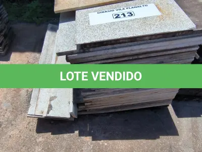 LOTE 213 - 01 LOTE COM RODAPÉS EM GARNIDO TAMANHOS E CORES DIVERSAS (NO ESTADO, NÃO SABEMOS SE FUNCIONA. LEILÃO NÃO TEM GARANTIA E NEM DEVOLUÇÃO).