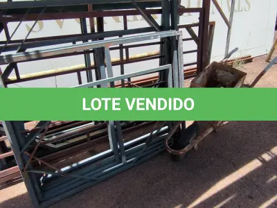 LOTE 264 - 01 LOTE COM GRADES EM FERRO E 01 CARRINHO DE MÃO (NO ESTADO, NÃO SABEMOS SE FUNCIONA. LEILÃO NÃO TEM GARANTIA E NEM DEVOLUÇÃO).