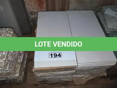 LOTE 194 - 01 LOTE COM REVESTIMENTOS 30X60 PORTOBELLO GLACIER WHITER