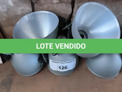 LOTE 126 - 06 LUMINÁRIAS PARA GALPÃO (NO ESTADO, NÃO SABEMOS SE FUNCIONA. LEILÃO NÃO TEM GARANTIA E NEM DEVOLUÇÃO).