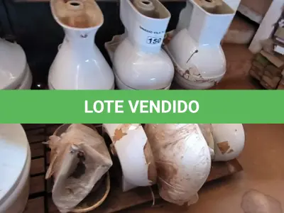 LOTE 150 - 06 VASOS SANITÁRIOS E 04 PIAS PARA BANHEIROS (NO ESTADO, NÃO SABEMOS SE FUNCIONA. LEILÃO NÃO TEM GARANTIA E NEM DEVOLUÇÃO).