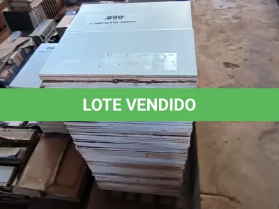 LOTE 068 - 01 LOTE COM REVESTIMENTOS 30X60 BRANCO (NO ESTADO, NÃO SABEMOS SE FUNCIONA. LEILÃO NÃO TEM GARANTIA E NEM DEVOLUÇÃO).