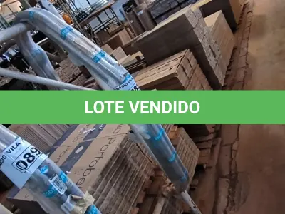 LOTE 088 - 01 ESCADA PARA PISCINA EM INOX (NOVA) (NO ESTADO, NÃO SABEMOS SE FUNCIONA. LEILÃO NÃO TEM GARANTIA E NEM DEVOLUÇÃO).