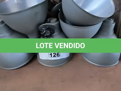 LOTE 126 - 06 LUMINÁRIAS PARA GALPÃO (NO ESTADO, NÃO SABEMOS SE FUNCIONA. LEILÃO NÃO TEM GARANTIA E NEM DEVOLUÇÃO).