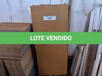 LOTE 175 - 01 LOTE COM PORTAS EM MADEIRA TAMANHOS DIVERSOS (NO ESTADO, NÃO SABEMOS SE FUNCIONA. LEILÃO NÃO TEM GARANTIA E NEM DEVOLUÇÃO).