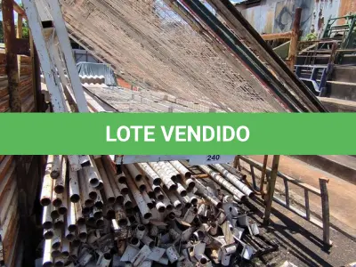 LOTE 240 - 01 LOTE COM GRANDES EM FERRO E TUBOS EM FERRO NA COR BRANCA (NO ESTADO, NÃO SABEMOS SE FUNCIONA. LEILÃO NÃO TEM GARANTIA E NEM DEVOLUÇÃO).