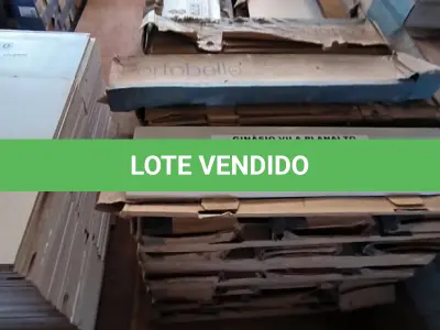 LOTE 077 - 01 LOTE COM RODAPÉS PORTOBELLO 15X60 (NO ESTADO, NÃO SABEMOS SE FUNCIONA. LEILÃO NÃO TEM GARANTIA E NEM DEVOLUÇÃO).