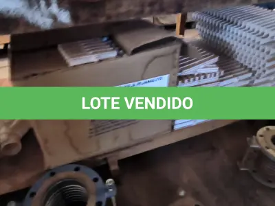 LOTE 196 - 01 LOTE COM PISOS EM PLÁSTICO PARA BANHEIRO (NO ESTADO, NÃO SABEMOS SE FUNCIONA. LEILÃO NÃO TEM GARANTIA E NEM DEVOLUÇÃO).